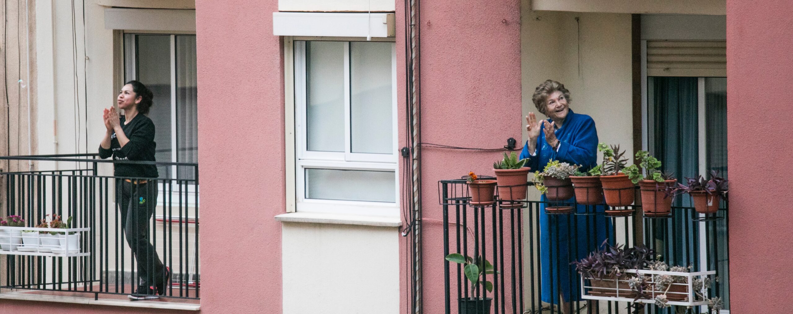 Aplausos, cacerolas y cadenas de mensajes: los derechos de reunión y asociación en la Argentina durante la pandemia